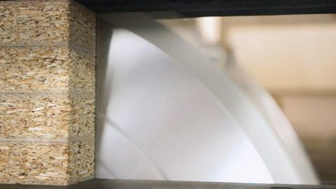 Dépassement de la lame de scie de 95 mm pour des coupes performantes de paquets Dépassement de la lame de scie jusqu’à 95 mm maxi pour coupe performante de paquets ou des coupes brutes rapides