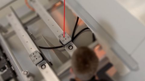 Pointeur laser à droite et à gauche de la tête d'usinage Pointeur laser à droite et à gauche de la tête d'usinage