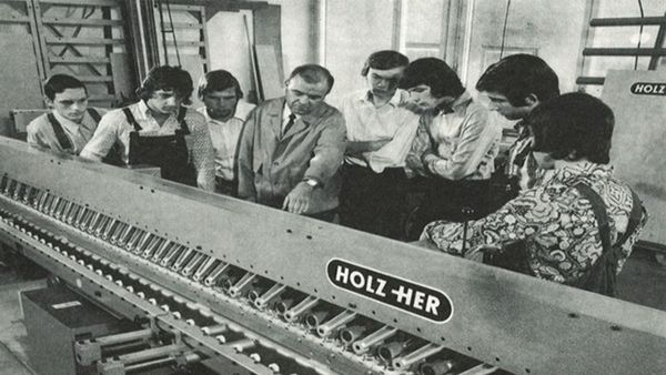 1969: Plaqueuse de chants Historique HOLZHER: 1969